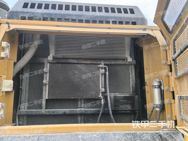 散热器正面(大件舱室) 散热器正面(大件舱室)