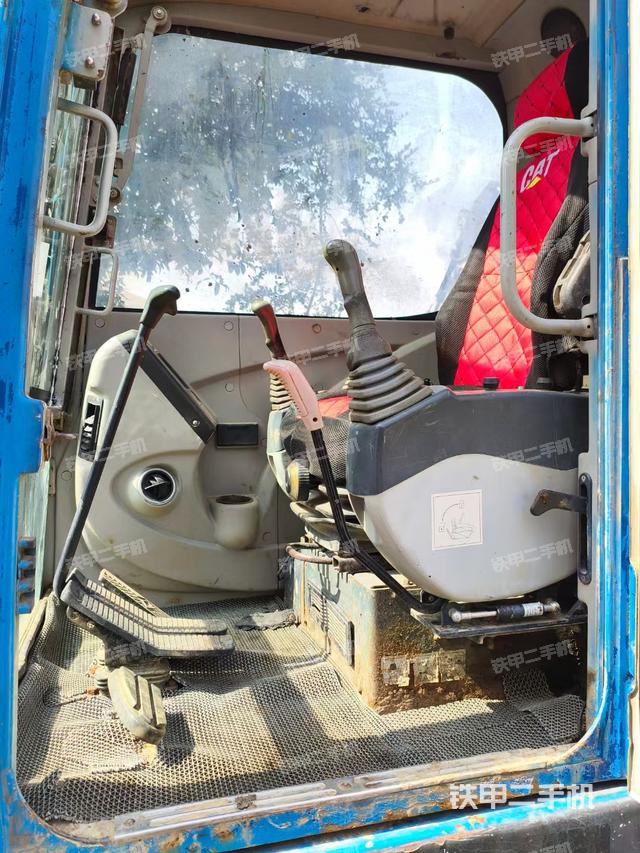 駕駛室整體（整機外觀）