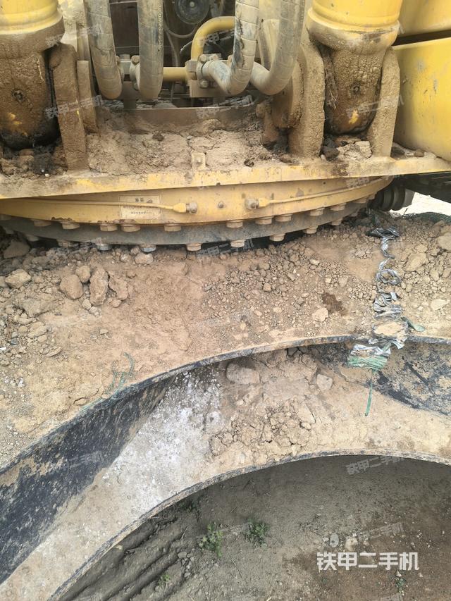 轉盤和下車架正前(工作和回轉裝置) 轉盤和下車架正前(工作和回轉裝置)