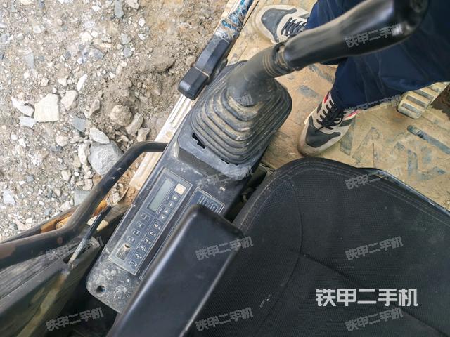 座椅右側(cè)控制臺(tái)/鑰匙門/油門/含右手柄(駕駛室部分) 座椅右側(cè)控制臺(tái)/鑰匙門/油門/含右手柄(駕駛室部分)