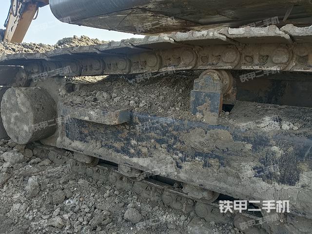 單側(cè)履帶整體(整機(jī)外觀) 單側(cè)履帶整體(整機(jī)外觀)