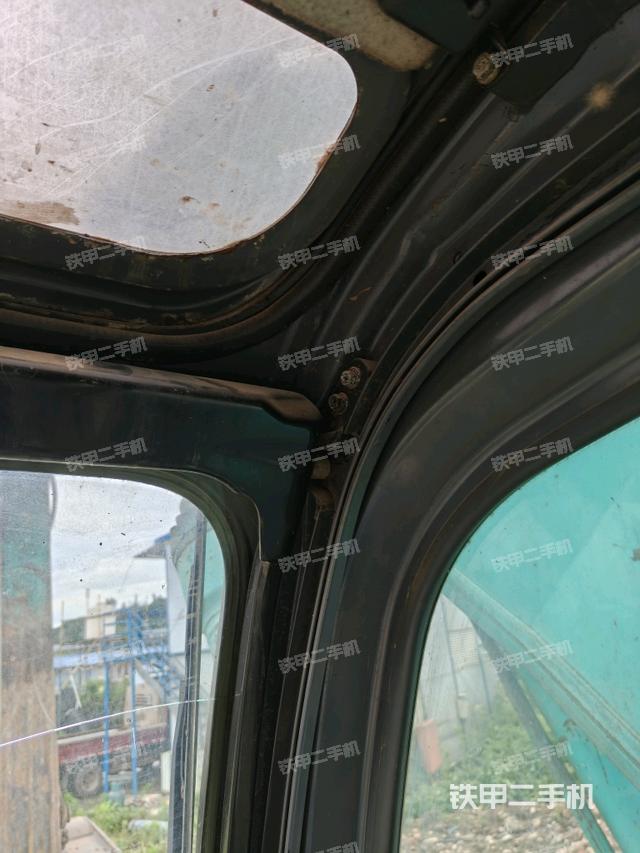 左后方玻璃角標(駕駛室部分) 左后方玻璃角標(駕駛室部分)