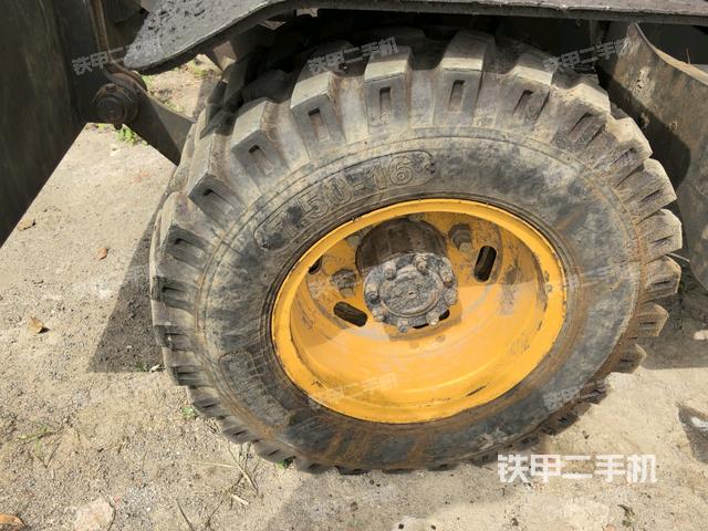 左导向轮(行走机构) 左导向轮(行走机构)