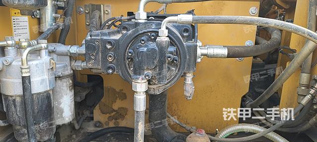 液壓泵艙室正面整體(整機(jī)外觀) 液壓泵艙室正面整體(整機(jī)外觀)