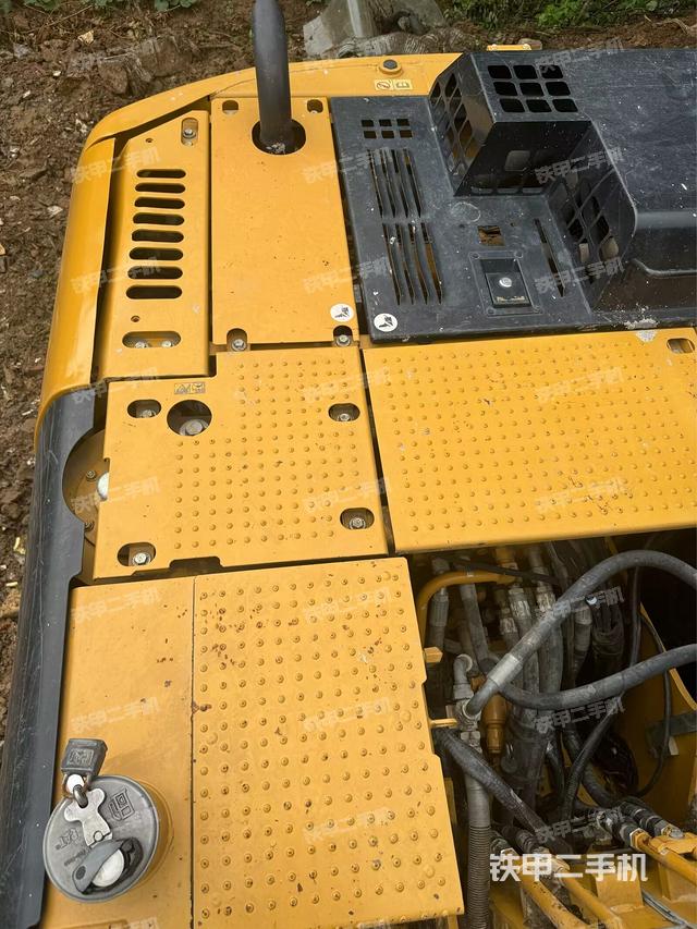 铲斗45度(工作和回转装置) 铲斗45度(工作和回转装置)