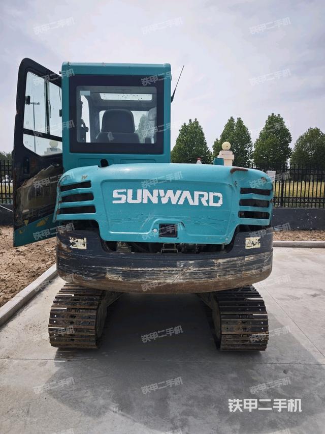 駕駛室頂部（整機(jī)外觀）