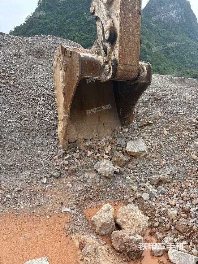 小臂整體左后(工作和回轉(zhuǎn)裝置) 小臂整體左后(工作和回轉(zhuǎn)裝置)