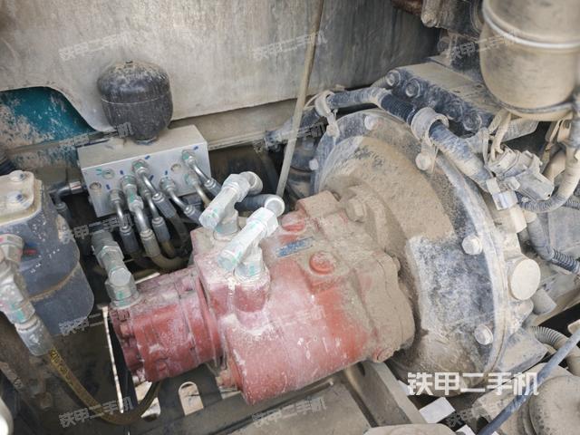 液壓泵艙室正面整體（整機(jī)外觀）