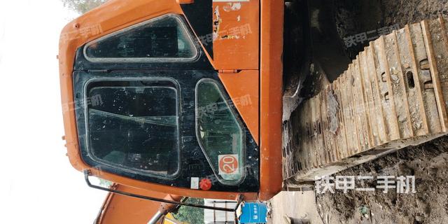 驾驶室整体(整机外观) 驾驶室整体(整机外观)