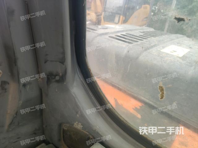 后窗玻璃角標(駕駛室部分) 后窗玻璃角標(駕駛室部分)