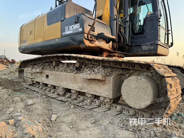 左側(cè)履帶整體?(行走機(jī)構(gòu)) 左側(cè)履帶整體?(行走機(jī)構(gòu))