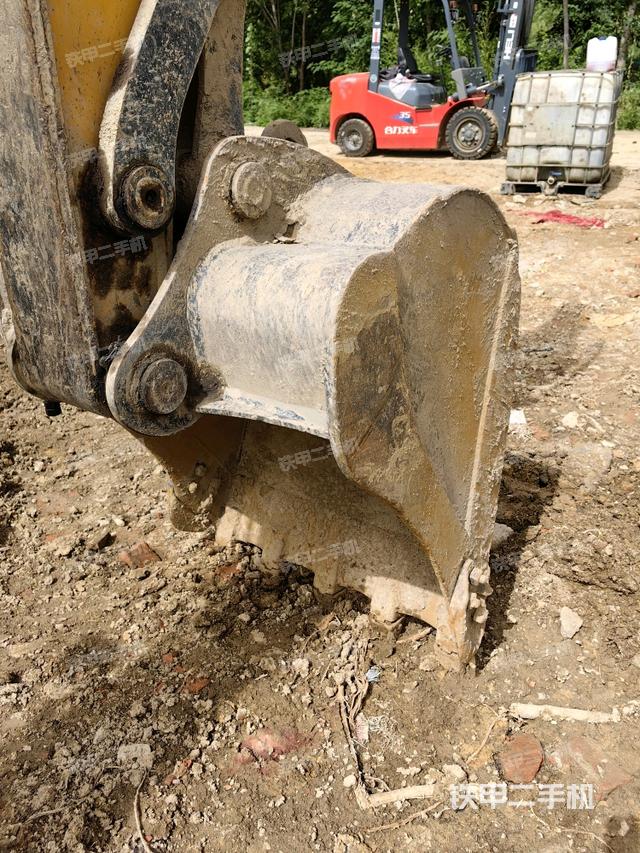 铲斗45度(工作和回转装置) 铲斗45度(工作和回转装置)