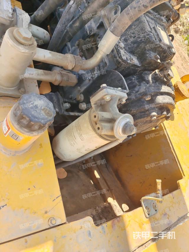 风扇及皮带(压路机发动机舱) 风扇及皮带(压路机发动机舱)