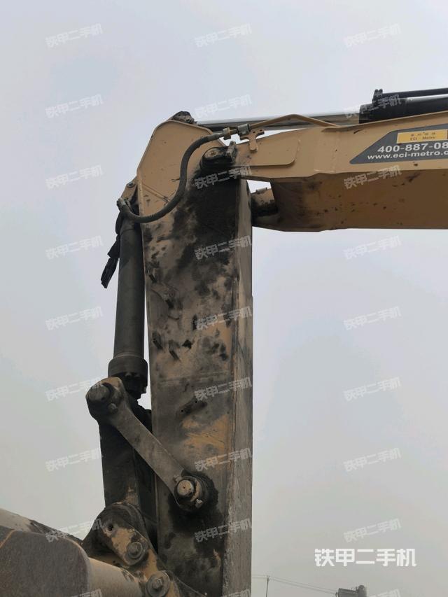 小臂整體左后(工作和回轉(zhuǎn)裝置) 小臂整體左后(工作和回轉(zhuǎn)裝置)