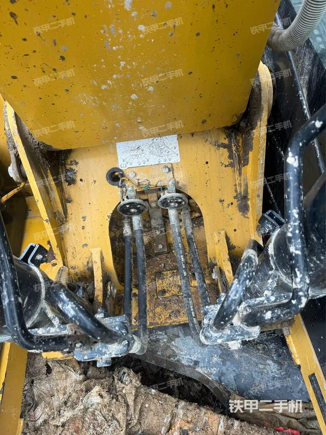 大臂根部 斜视(工作和回转装置) 大臂根部 斜视(工作和回转装置)