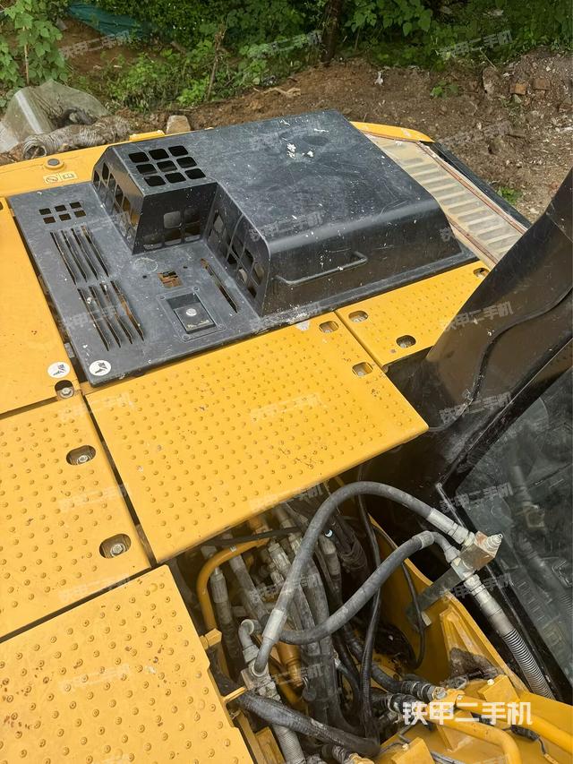 气门室盖螺丝特写(上车部件) 气门室盖螺丝特写(上车部件)