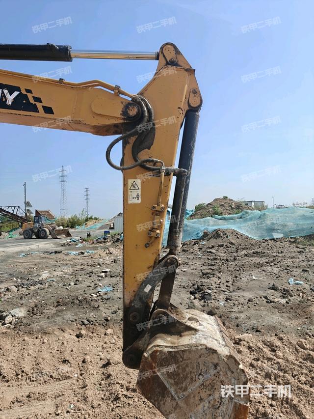 小臂整体左后(工作和回转装置) 小臂整体左后(工作和回转装置)