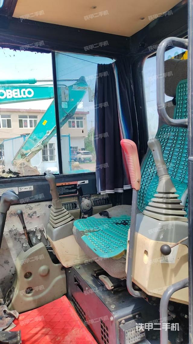 駕駛室整體（整機(jī)外觀）