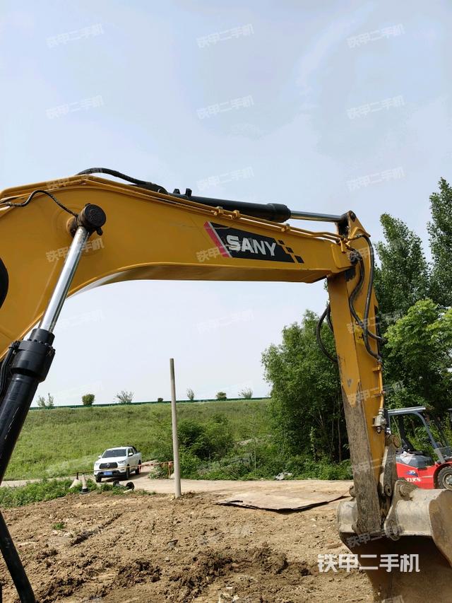 大臂整体 右侧(工作和回转装置) 大臂整体 右侧(工作和回转装置)