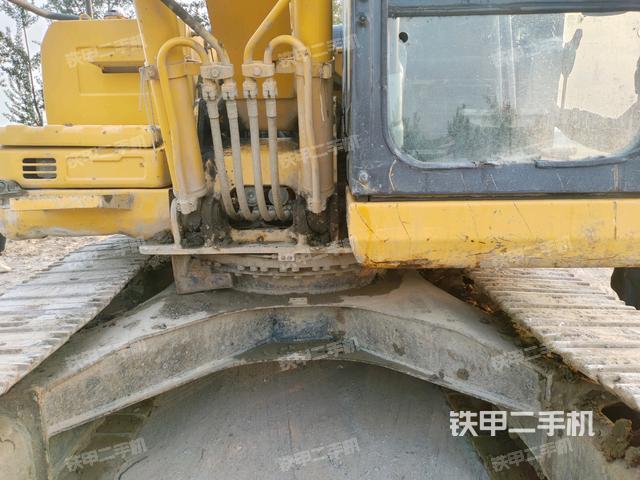 转盘和下车架正前(工作和回转装置) 转盘和下车架正前(工作和回转装置)