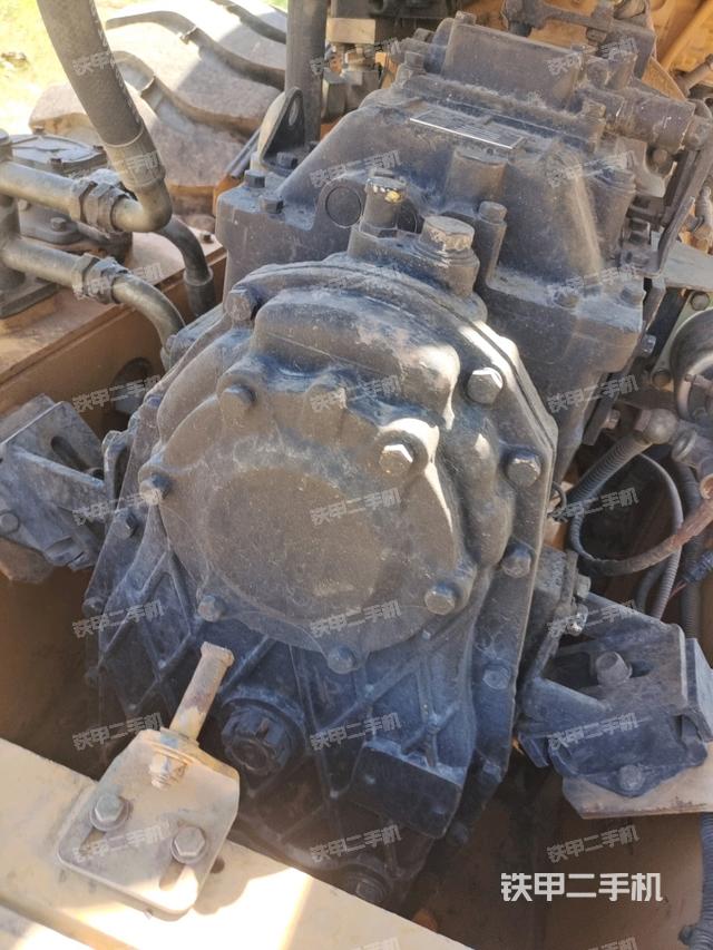 分动箱或变速箱（压路机发动机舱）