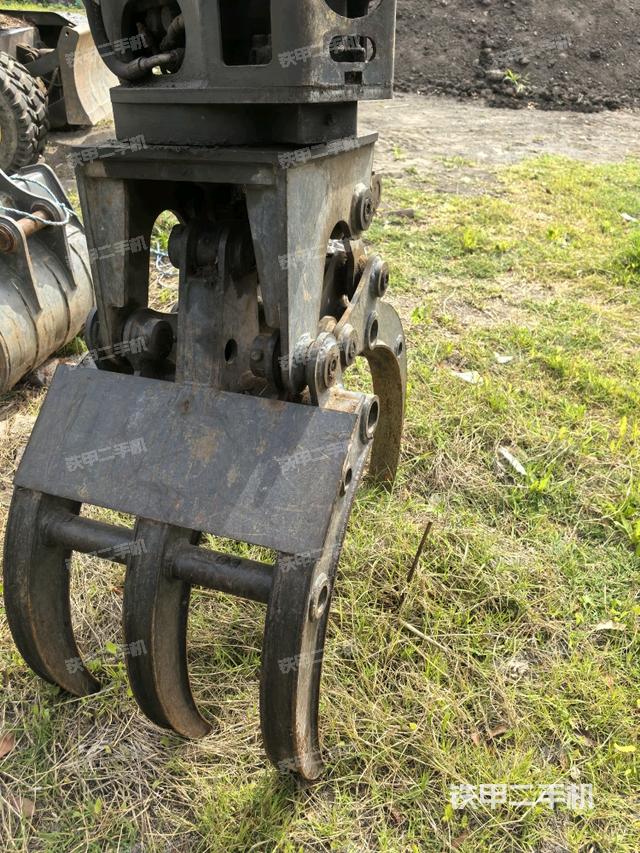 铲斗45度(工作和回转装置) 铲斗45度(工作和回转装置)