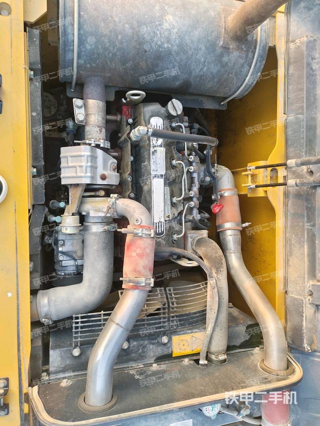 发动机室(上车部件) 发动机室(上车部件)