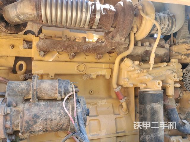 发动机舱全景（压路机发动机舱）