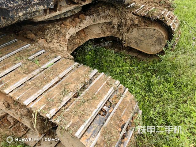 轉(zhuǎn)盤(pán)和下車(chē)架正前(工作和回轉(zhuǎn)裝置) 轉(zhuǎn)盤(pán)和下車(chē)架正前(工作和回轉(zhuǎn)裝置)