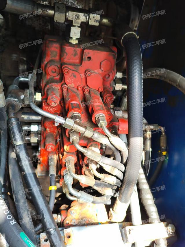 回轉(zhuǎn)馬達(dá)和主控閥（整機外觀）