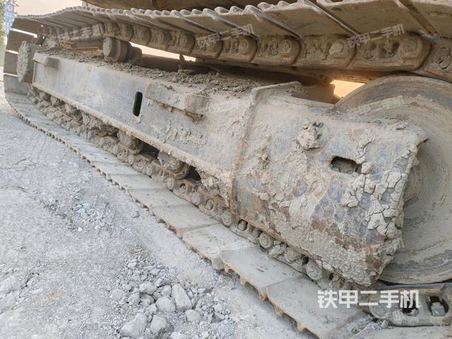 右侧履带整体(行走机构) 右侧履带整体(行走机构)