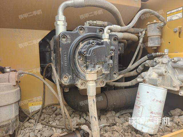 液压泵舱室正面整体(整机外观) 液压泵舱室正面整体(整机外观)