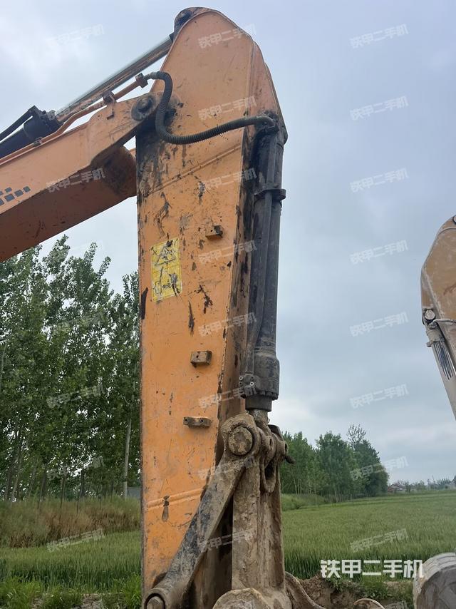 小臂整体左后(工作和回转装置) 小臂整体左后(工作和回转装置)