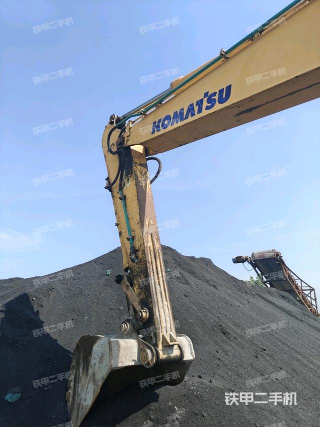 小臂整体左后(工作和回转装置) 小臂整体左后(工作和回转装置)