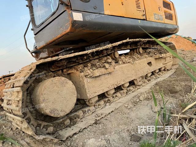 右側(cè)履帶整體(行走機(jī)構(gòu)) 右側(cè)履帶整體(行走機(jī)構(gòu))