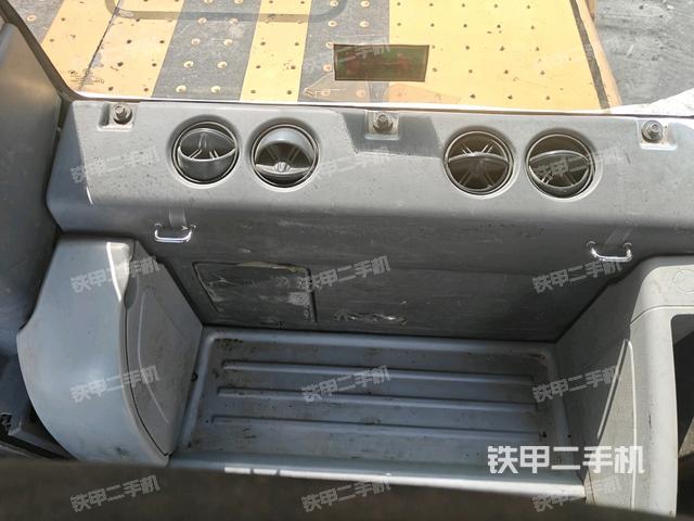 座椅后部(驾驶室部分) 座椅后部(驾驶室部分)
