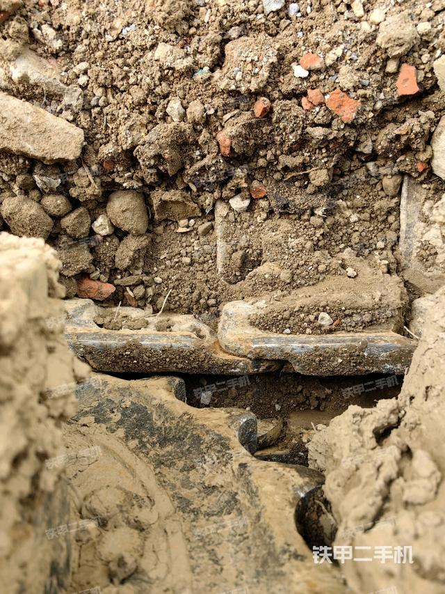 左驱动轮(行走机构) 左驱动轮(行走机构)