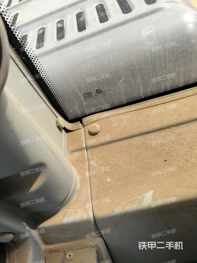 座椅右侧控制台/钥匙门/油门/含右手柄(驾驶室部分) 座椅右侧控制台/钥匙门/油门/含右手柄(驾驶室部分)