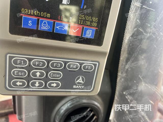 显示屏 (驾驶室部分) 显示屏 (驾驶室部分)