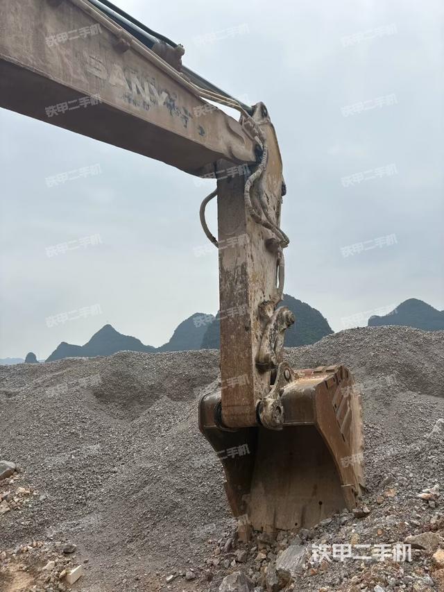 大臂整體?右側(cè)(工作和回轉(zhuǎn)裝置) 大臂整體?右側(cè)(工作和回轉(zhuǎn)裝置)