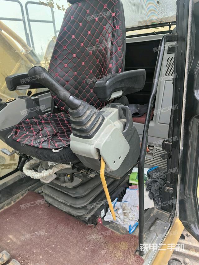 座椅左側(cè)控制臺/音響/含左手柄(駕駛室部分) 座椅左側(cè)控制臺/音響/含左手柄(駕駛室部分)