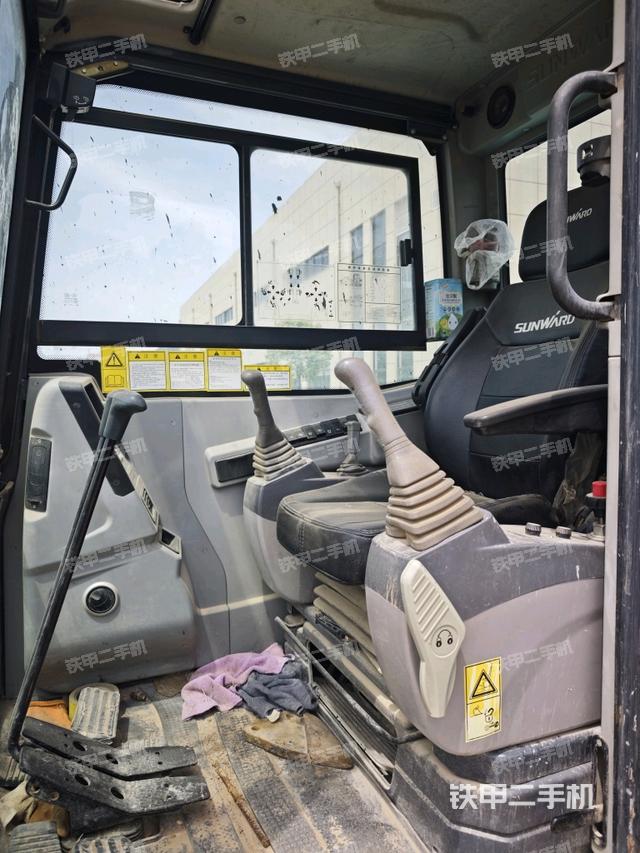 駕駛室整體（整機(jī)外觀）