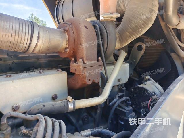 分动箱或变速箱(压路机发动机舱) 分动箱或变速箱(压路机发动机舱)