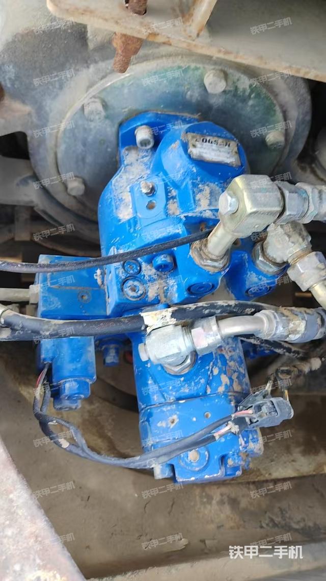 液壓泵艙室正面整體（整機(jī)外觀）