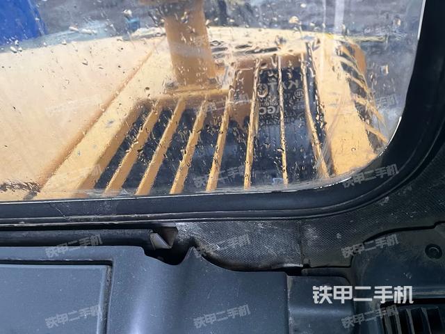 座椅右側(cè)控制臺(tái)/鑰匙門(mén)/油門(mén)/含右手柄(駕駛室部分) 座椅右側(cè)控制臺(tái)/鑰匙門(mén)/油門(mén)/含右手柄(駕駛室部分)