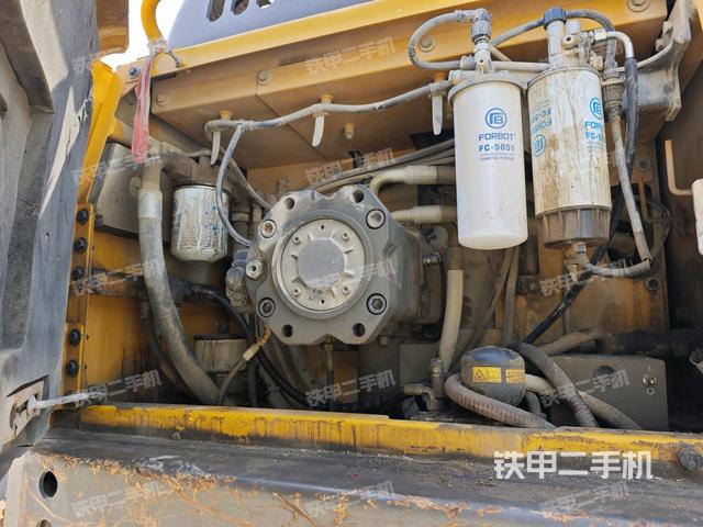 液壓泵艙室正面整體（整機(jī)外觀）