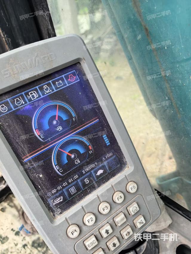 驾驶室整体(整机外观) 驾驶室整体(整机外观)