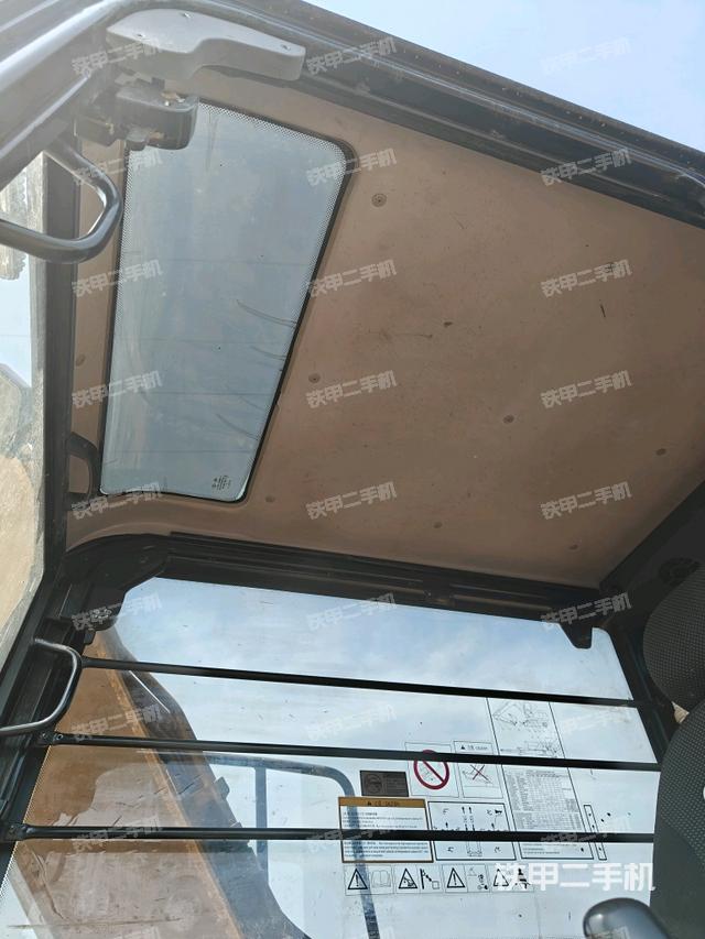 顶棚整体(驾驶室部分) 顶棚整体(驾驶室部分)