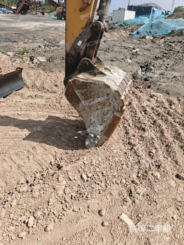 铲斗45度(工作和回转装置) 铲斗45度(工作和回转装置)