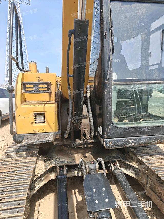 转盘和下车架正前(工作和回转装置) 转盘和下车架正前(工作和回转装置)